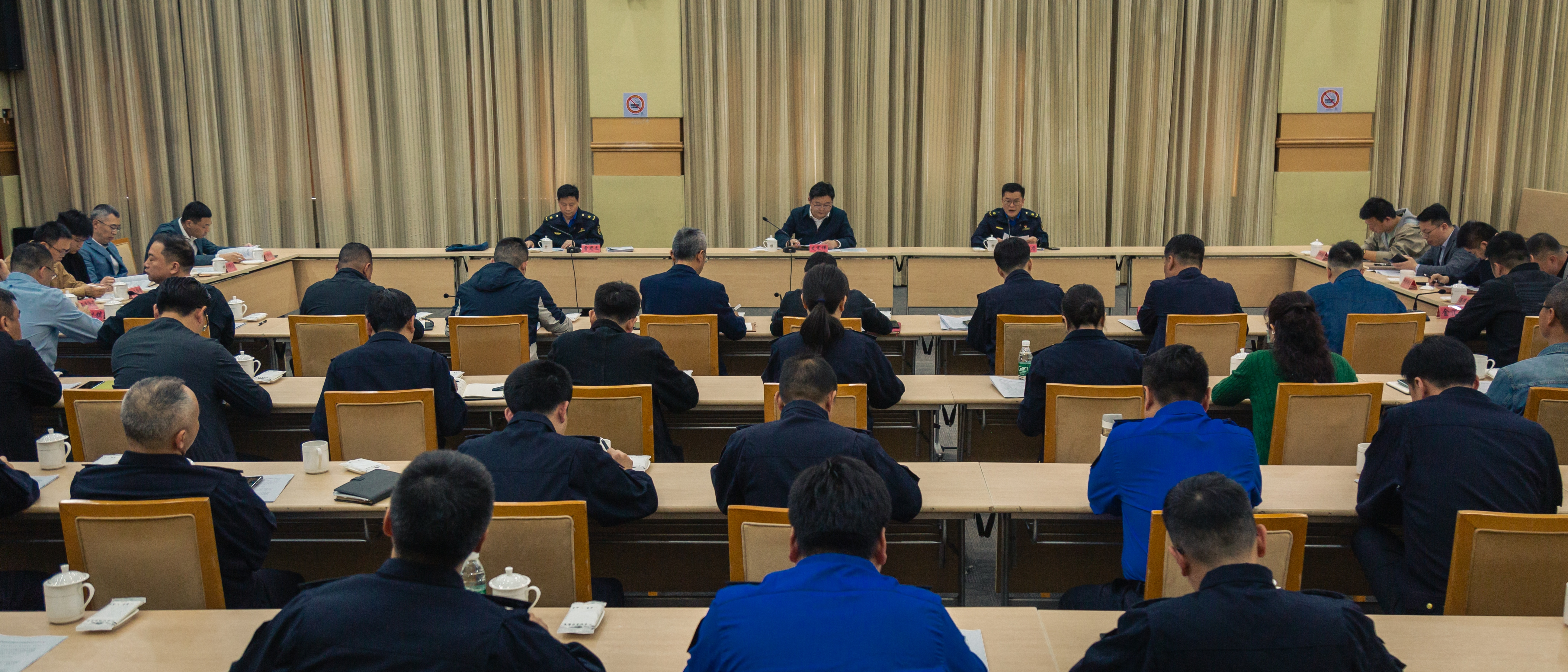 奉贤区召开非居无证建筑安全隐患专项排查整治工作部署会
