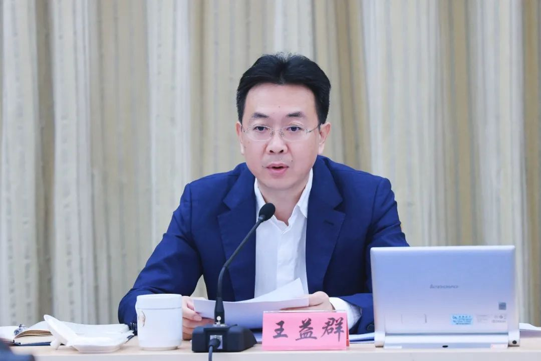 区政府召开常务会议，市民代表受邀参会建言献策