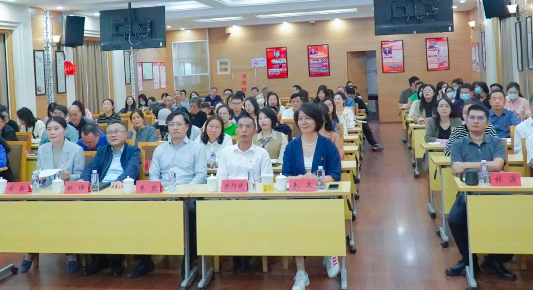 区财政局召开党组中心组理论学习（扩大）会议暨“贤城清风”警示教育大会