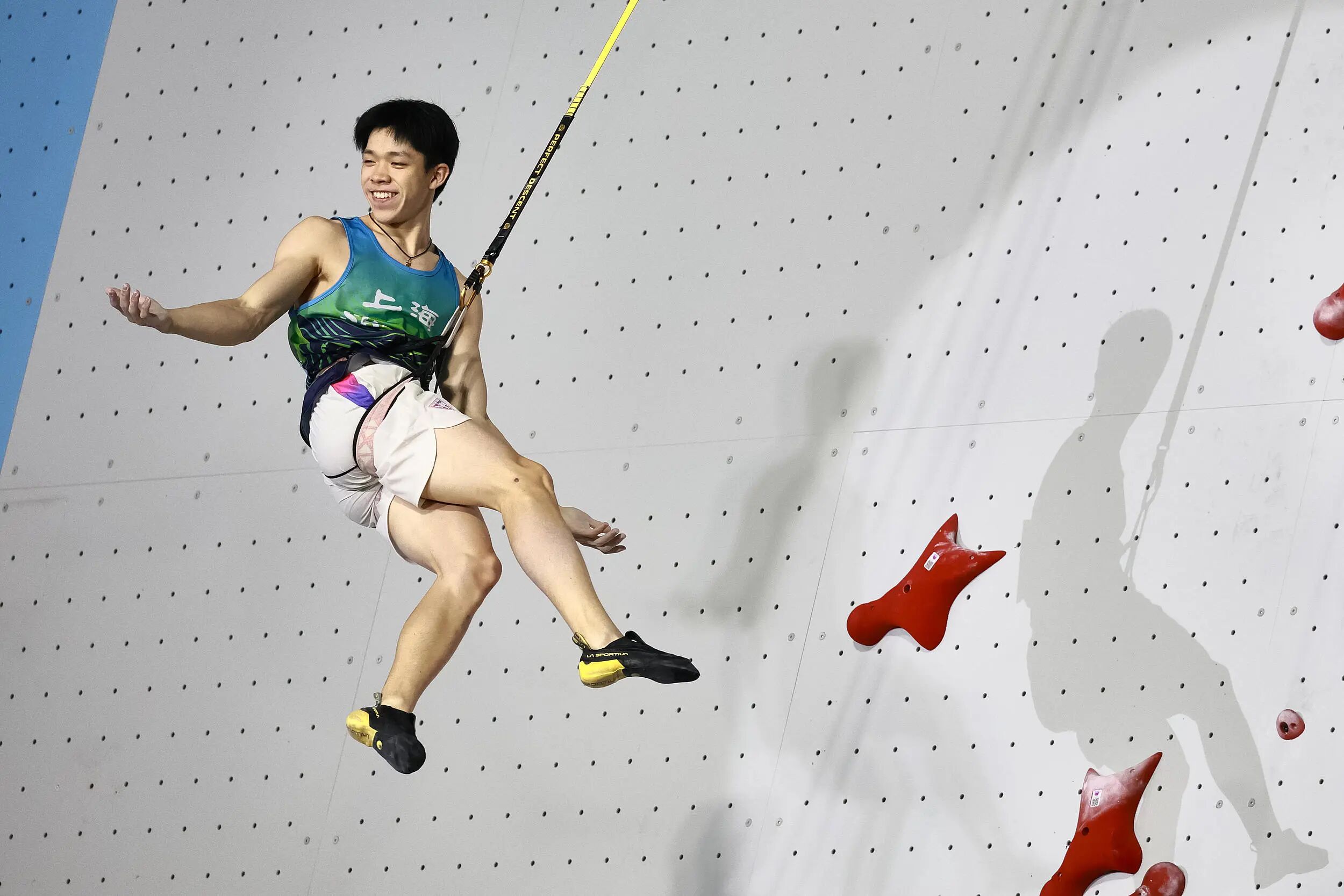 Fengxian's Young Talent Zhao Yicheng Makes Speed-Climbing History