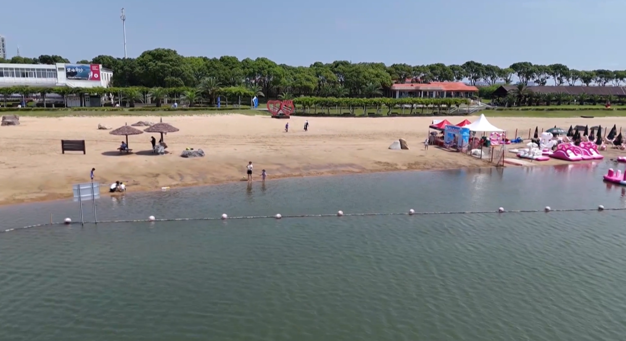 Summer Chill Hits Shanghai as Bihai Jinsha Kicks Off Swimming Season