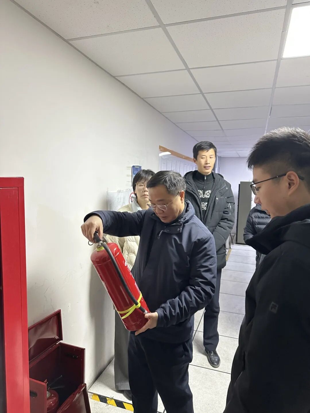 查隐患、保平安、迎新春！区房管局开展节前安全检查