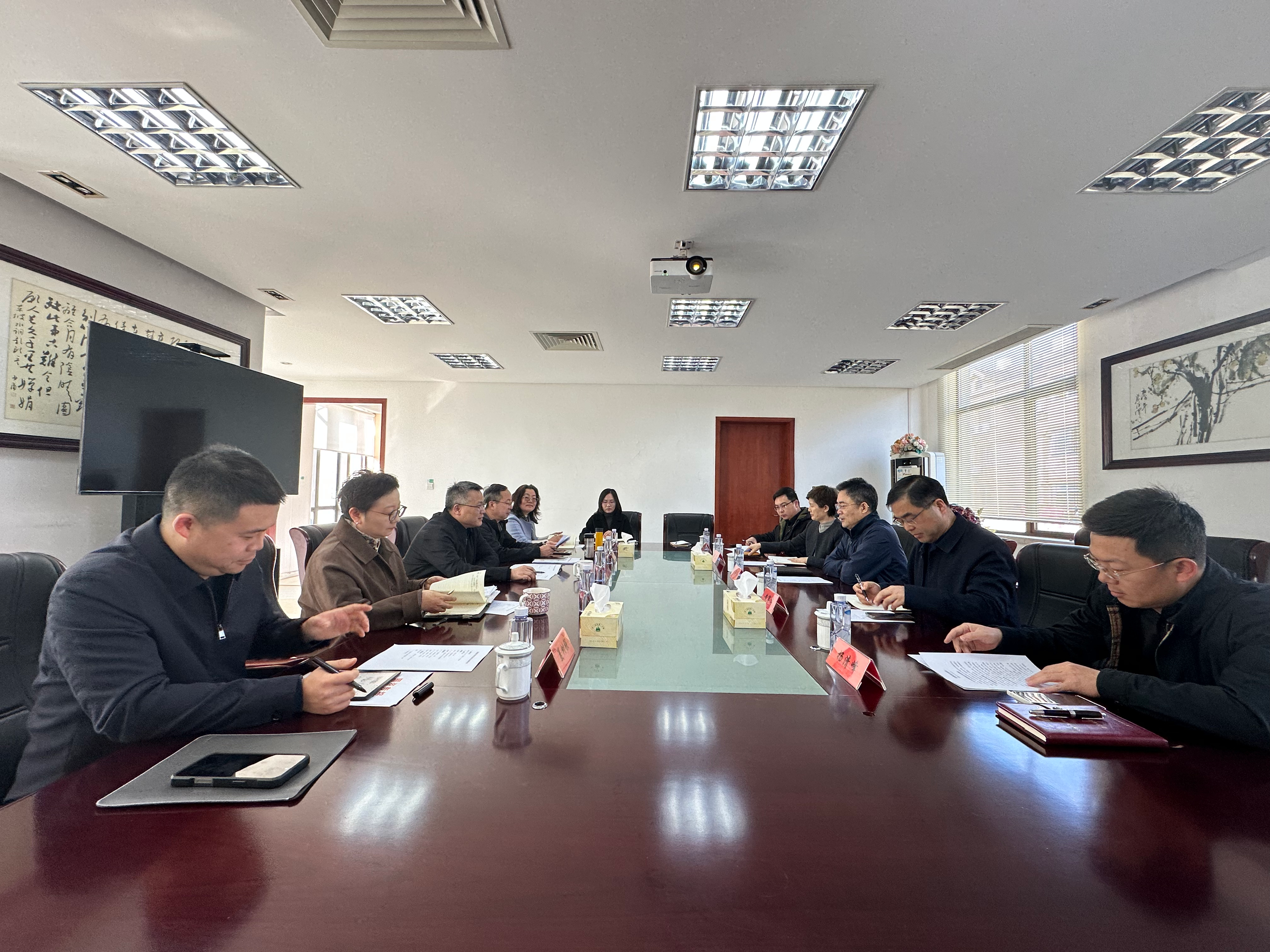 区政协主席陈勇章走访调研区国资委