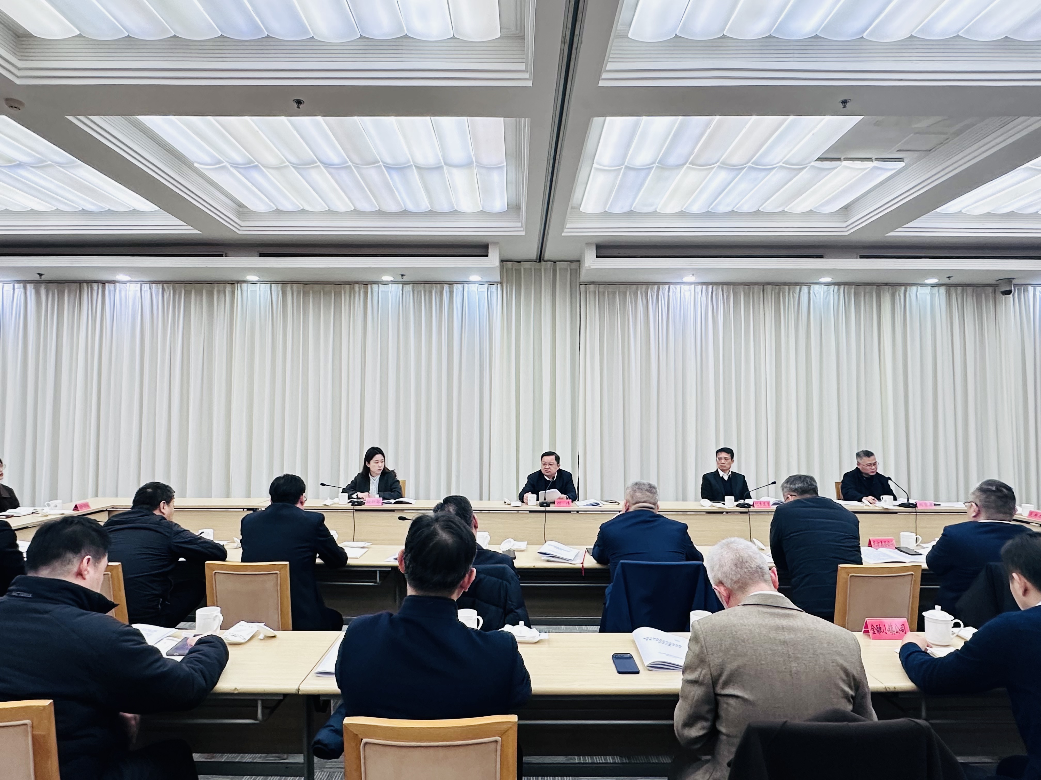 奉贤区国资国企改革发展暨党建工作及警示教育大会召开