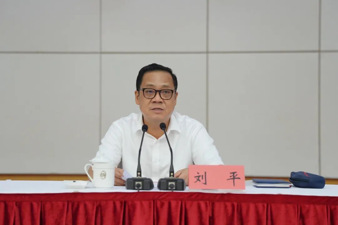 区委理论学习中心组（扩大）学习会举行