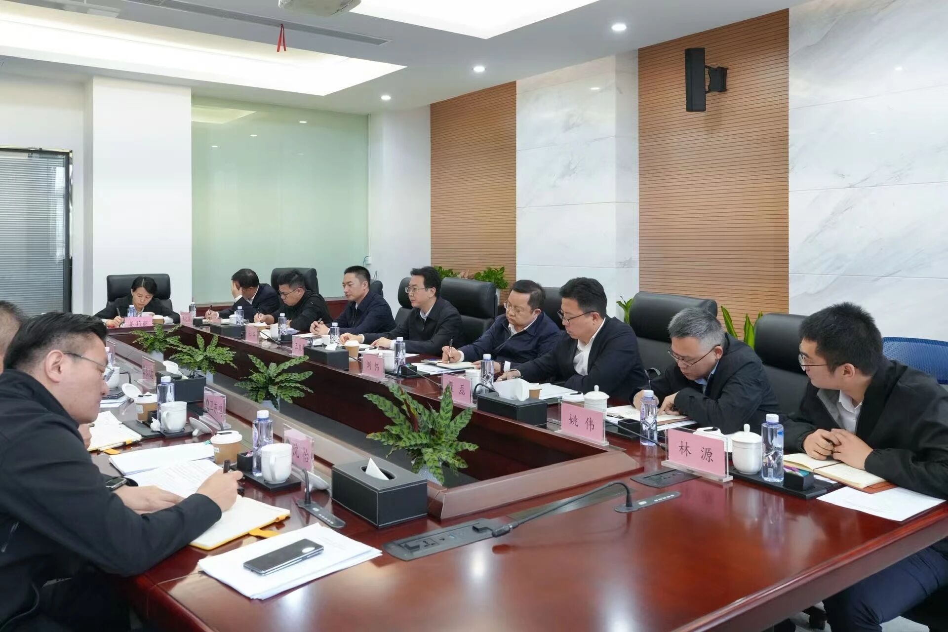 区领导调研奉发集团   