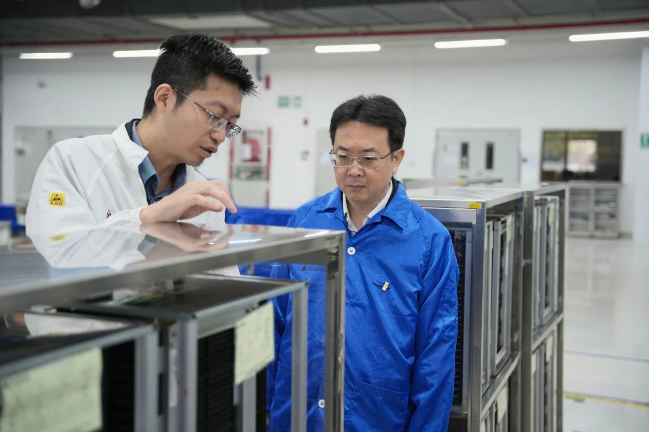 区领导结合学习教育实地走访调研绿色新能源企业             