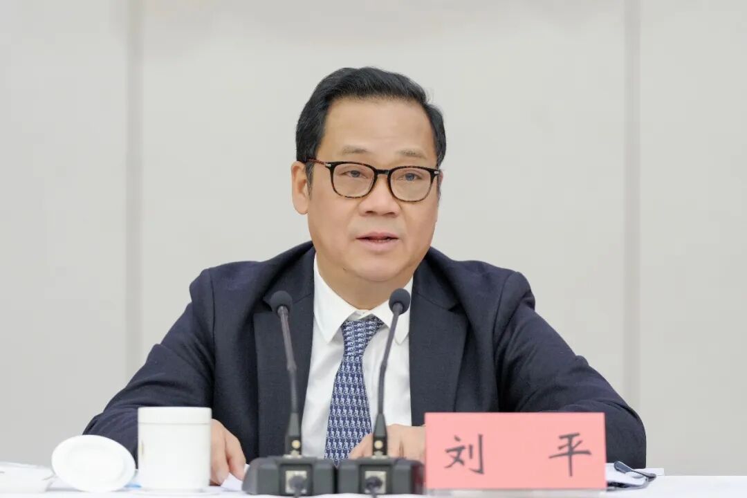 以永远在路上的坚韧和执着，奋力谱写中国式现代化奉贤新篇章！五届区纪委六次全会举行