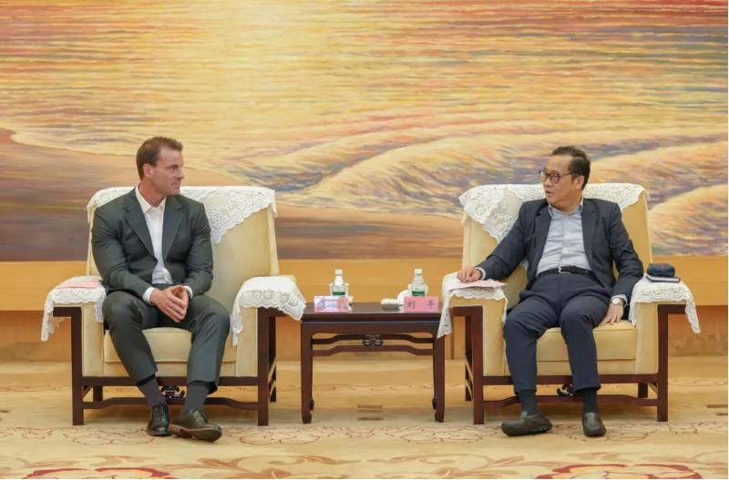 区领导接待如新集团首席运营官康泽远一行 