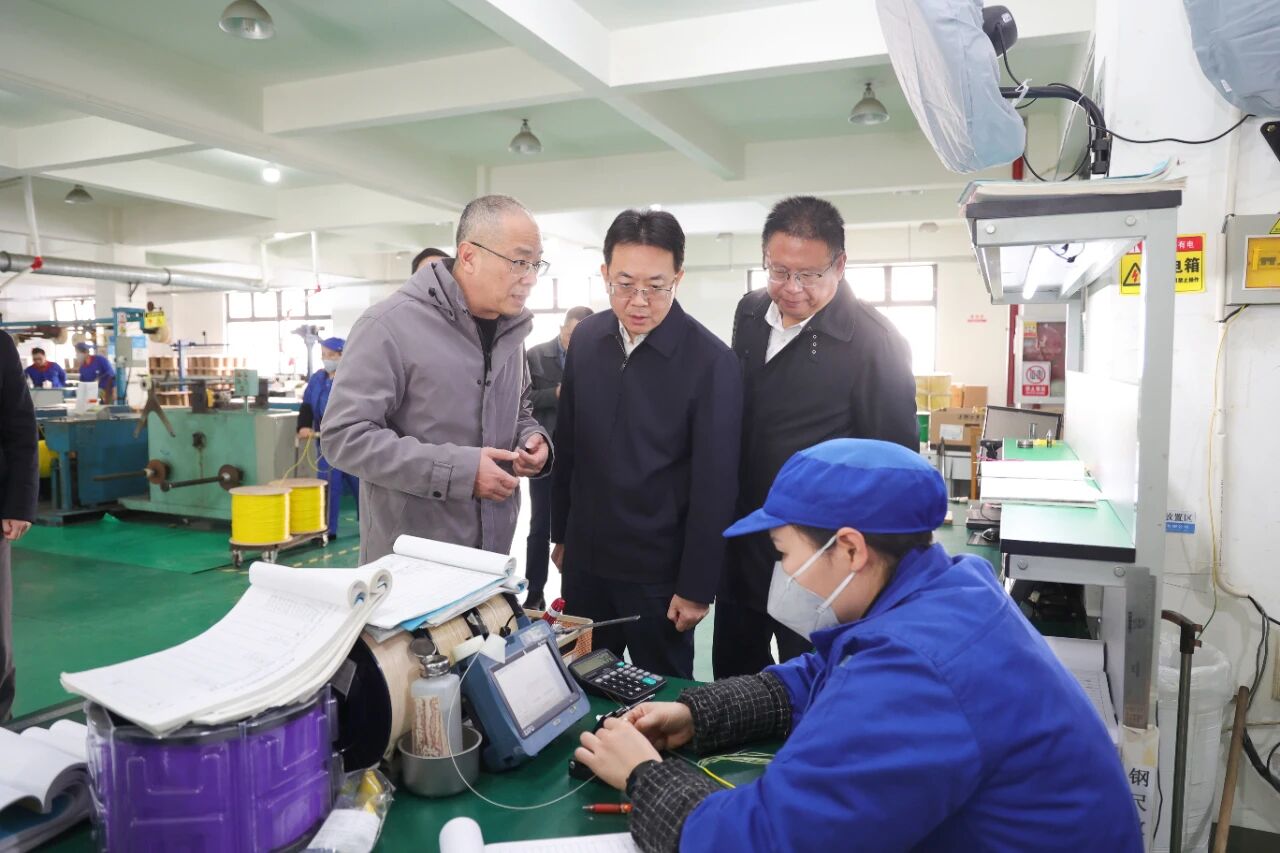 区领导走访调研企业