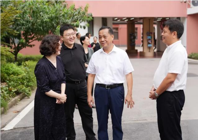 区领导开展2026学年第一学期开学走访活动