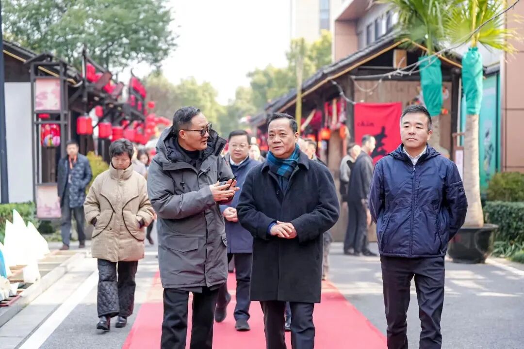 区领导调研文旅商体展农联动促消费工作