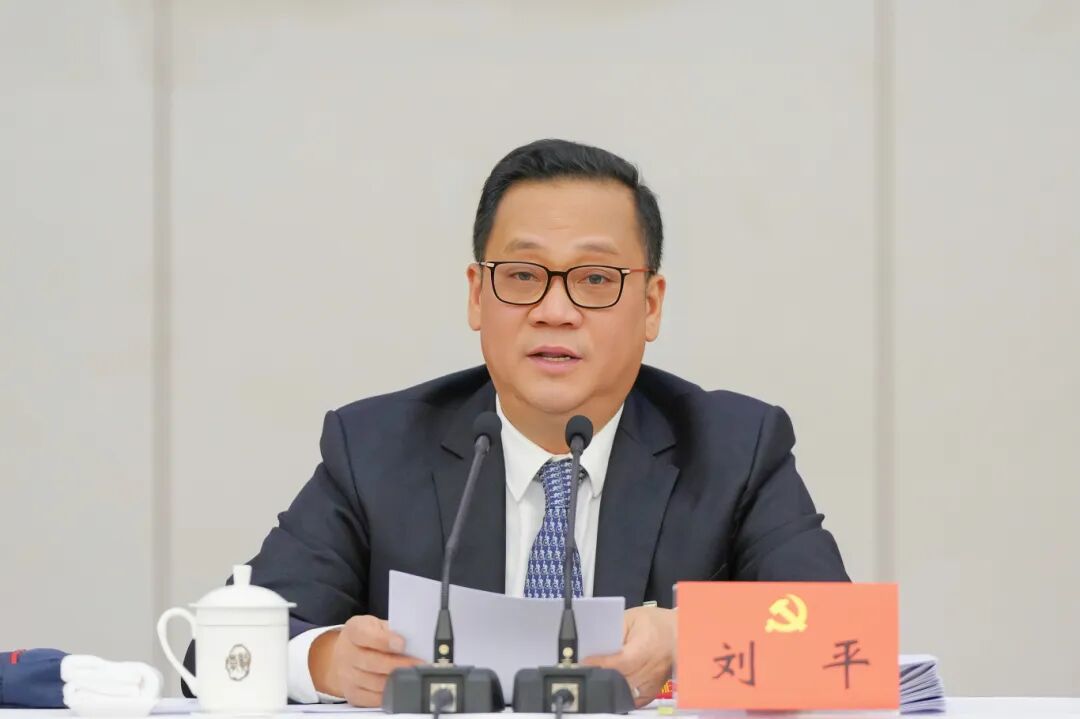 因地制宜、迎难而上，夯实基础、奋力突破，谱写中国式现代化奉贤实践续篇、时代新篇！五届区委十二次全会审议通过《建议》