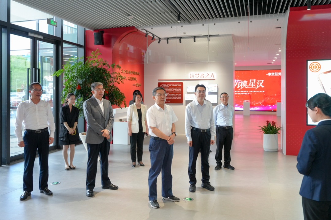 市总工会领导来奉调研工会工作
