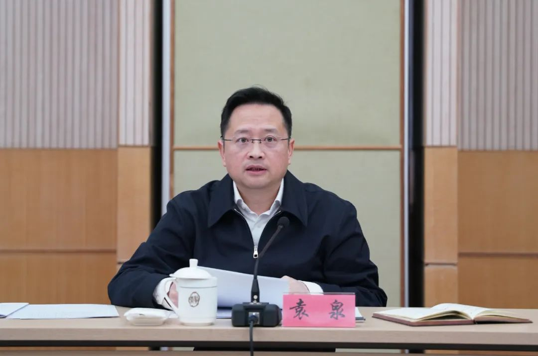 区委常委会举行扩大会议，传达学习贯彻习近平总书记考察上海重要讲话精神等