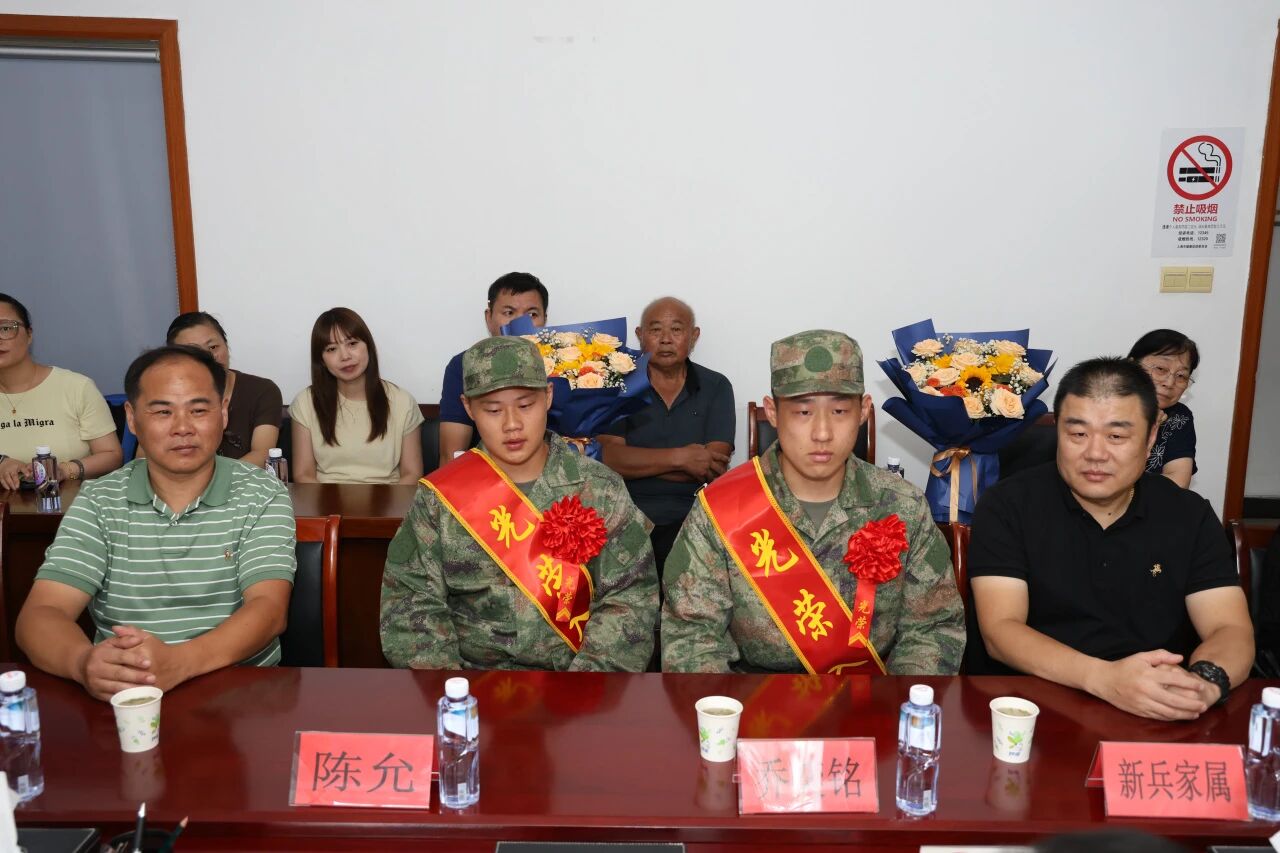 家乡寄期许，戎装启新程！金汇少年逐梦军营