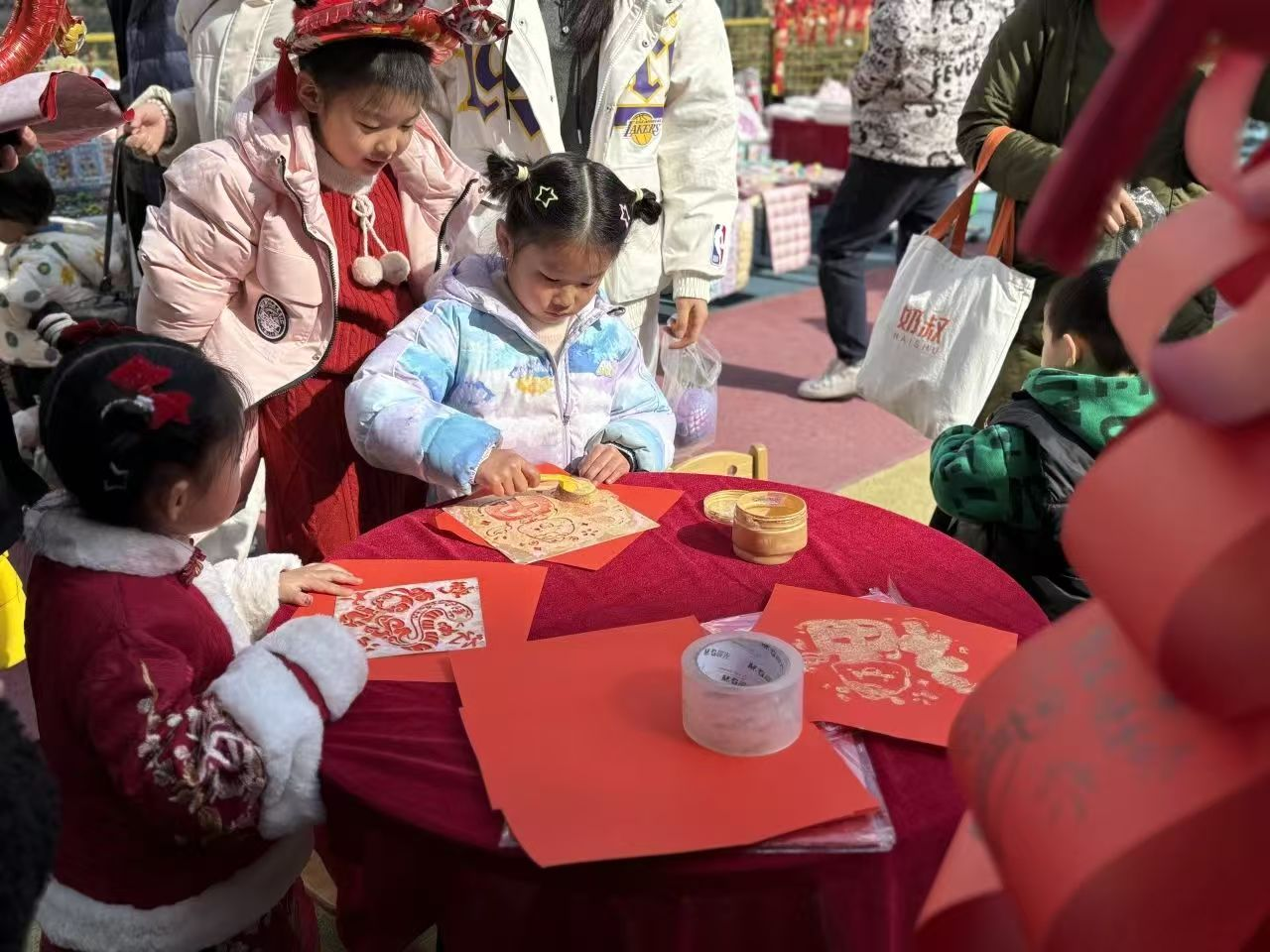 金汇镇妇联开展新春集市活动