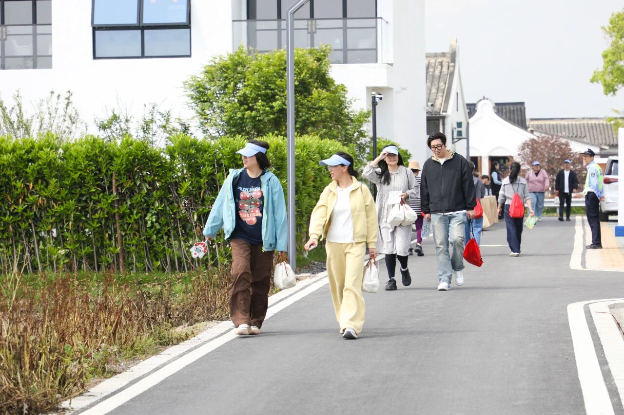 金汇镇举办健康嘉年华启动仪式暨第38个爱国卫生月主题活动