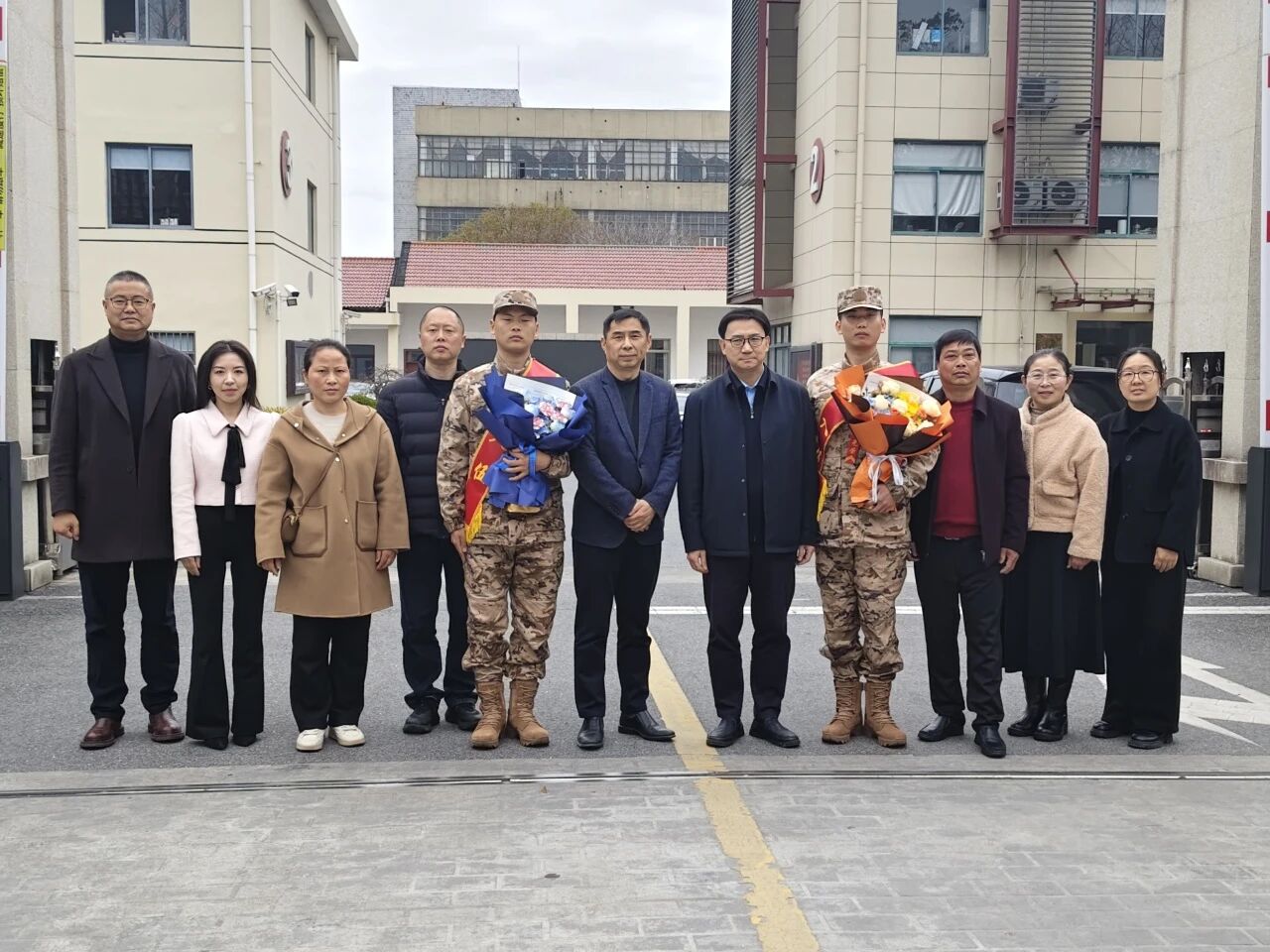 金汇镇举行2026年春季新兵欢送仪式