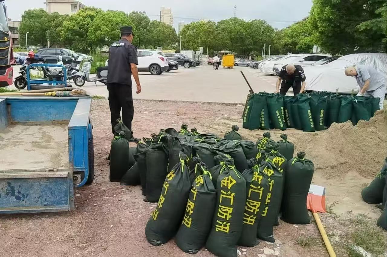 金汇镇全力做好防汛防台工作