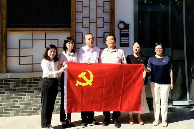 中国移动奉贤分公司党总支与金汇镇资福村党总支开展“党建和创”签约活动