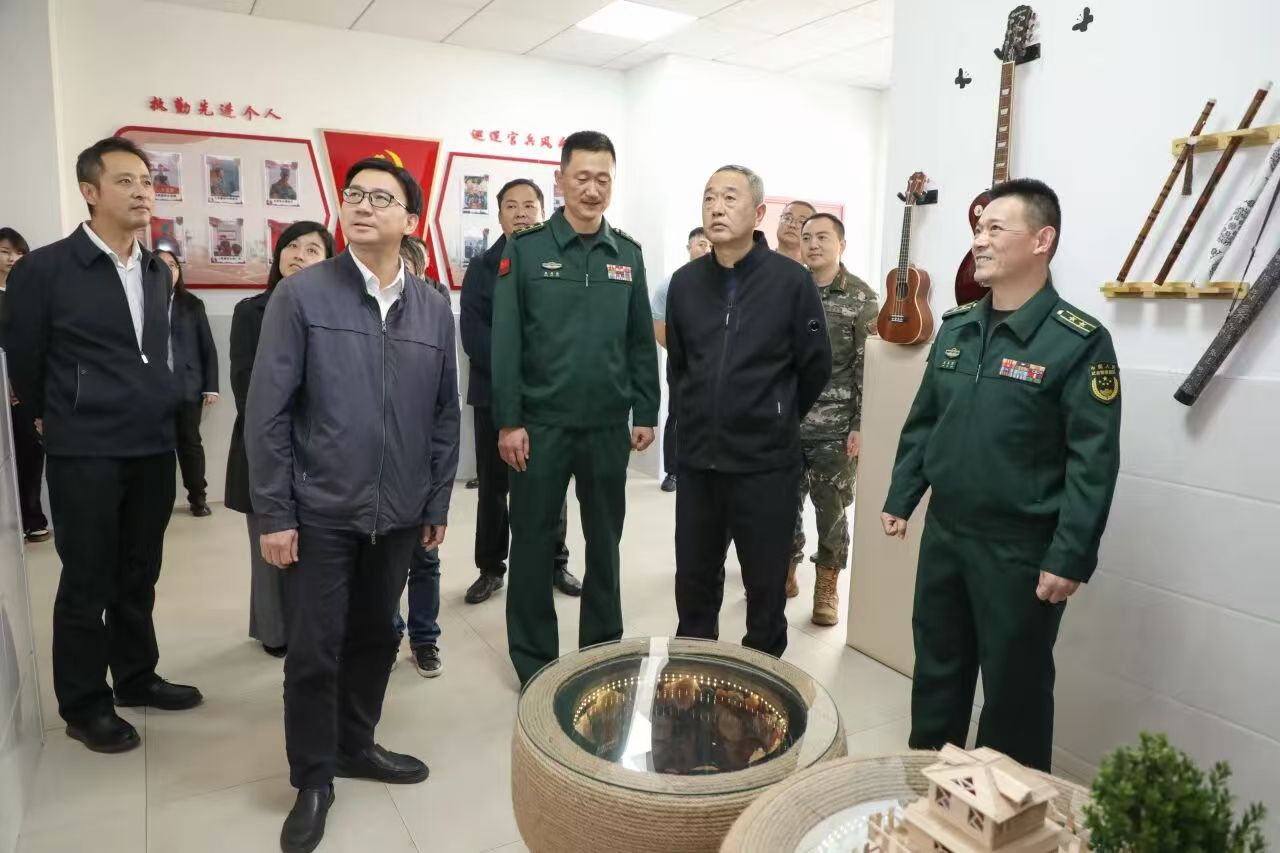 金汇镇组织开展“军事日”活动