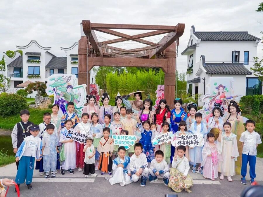金汇镇这场“村”游，被《人民日报》关注！