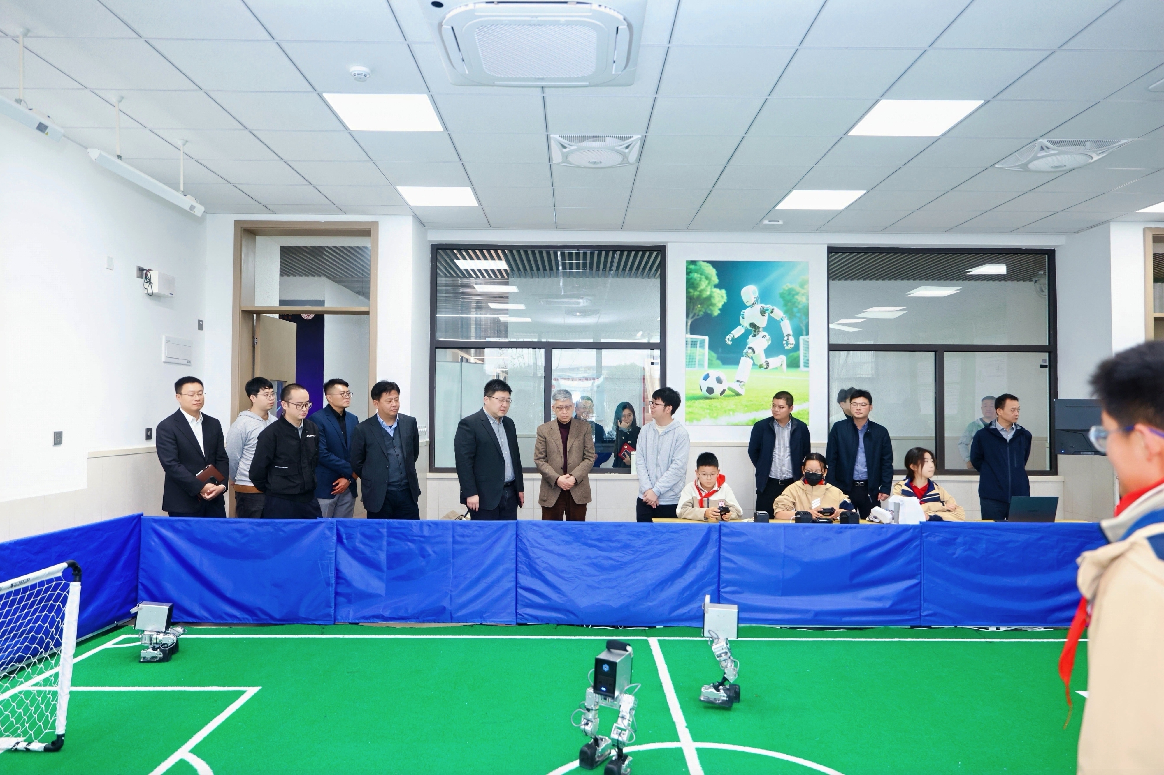 触摸前沿科技！奉贤区青少年科学院东院启用