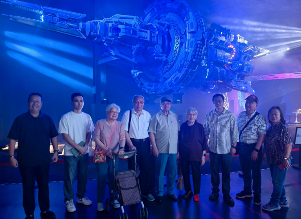 院士老友重逢在水一方，寄语照亮青少年科普前路