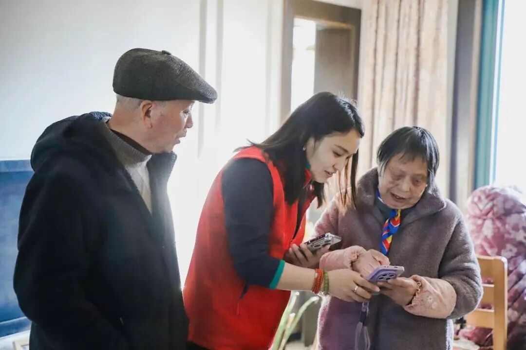 为老旧水管“洗胃清肠”！南桥镇发起“净水护航”公益行动