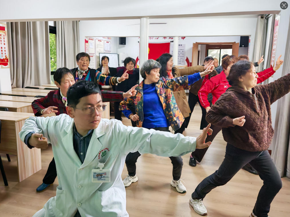 学习八段锦 要领要掌握