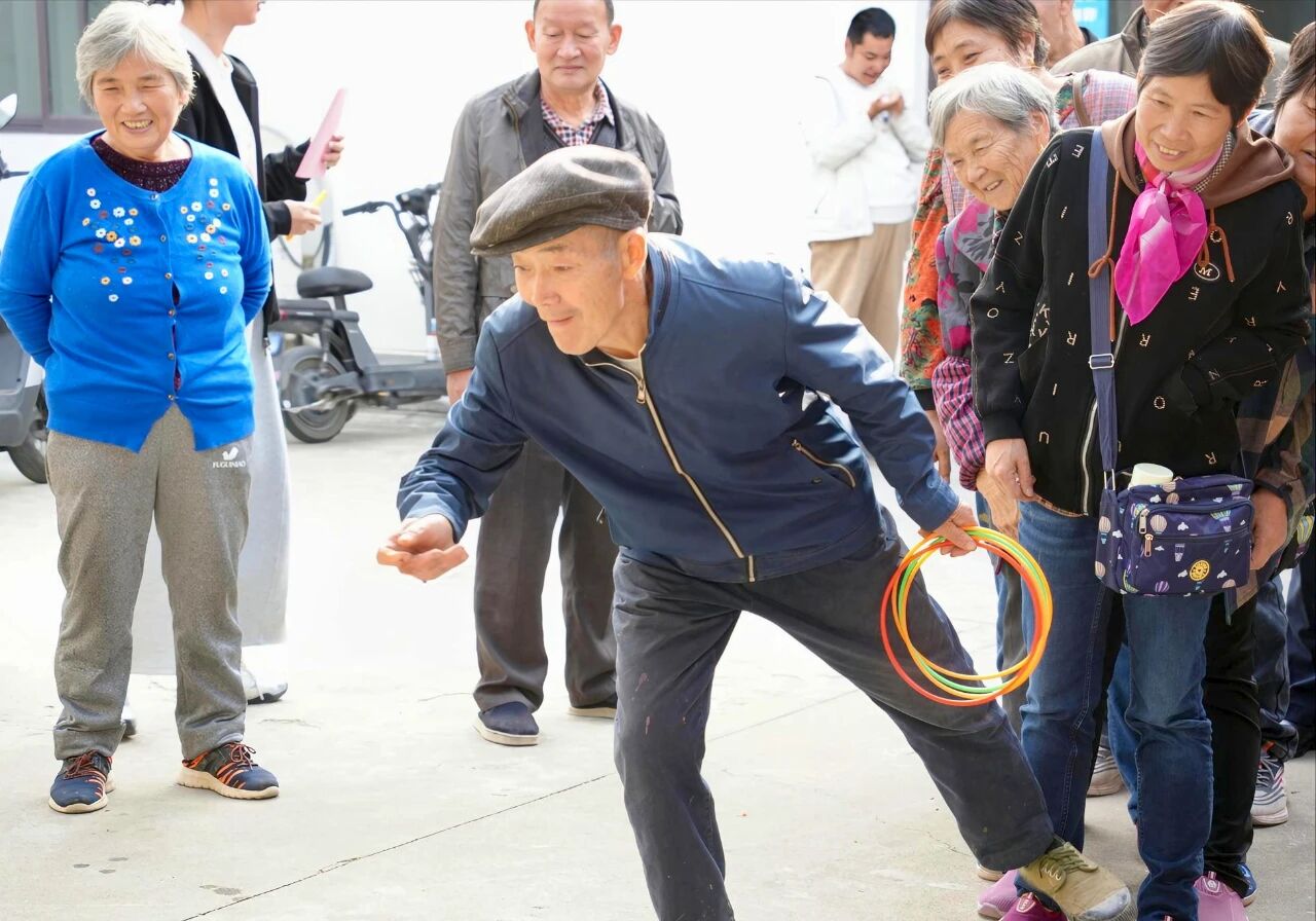 江海村“银发游园会”火热开场,“高端玩家”们直呼太过瘾了!