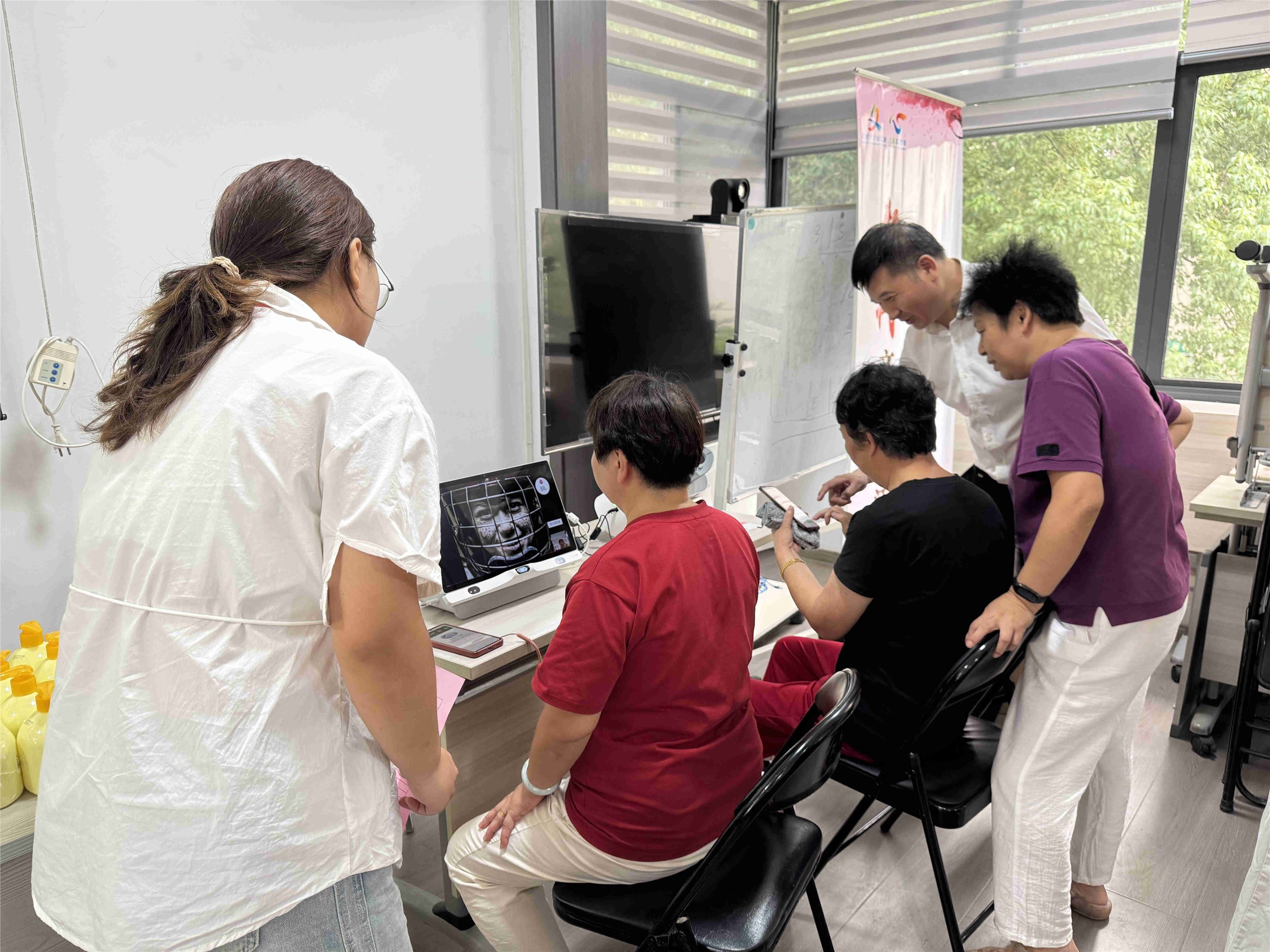 古华一居开展阿尔兹海默症健康知识宣传活动