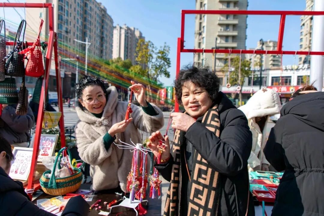 冬日不冷，新春更暖！快来查收这份 “织” 属于你的幸福→