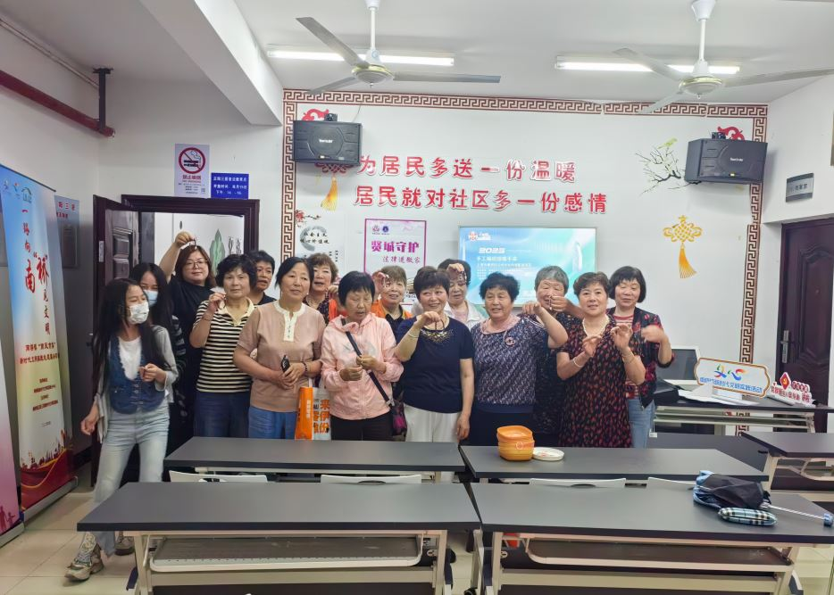 正阳三居开展“匠心巧手·珠韵传情”串珠体验活动