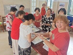 育秀七居开展庆八一活动