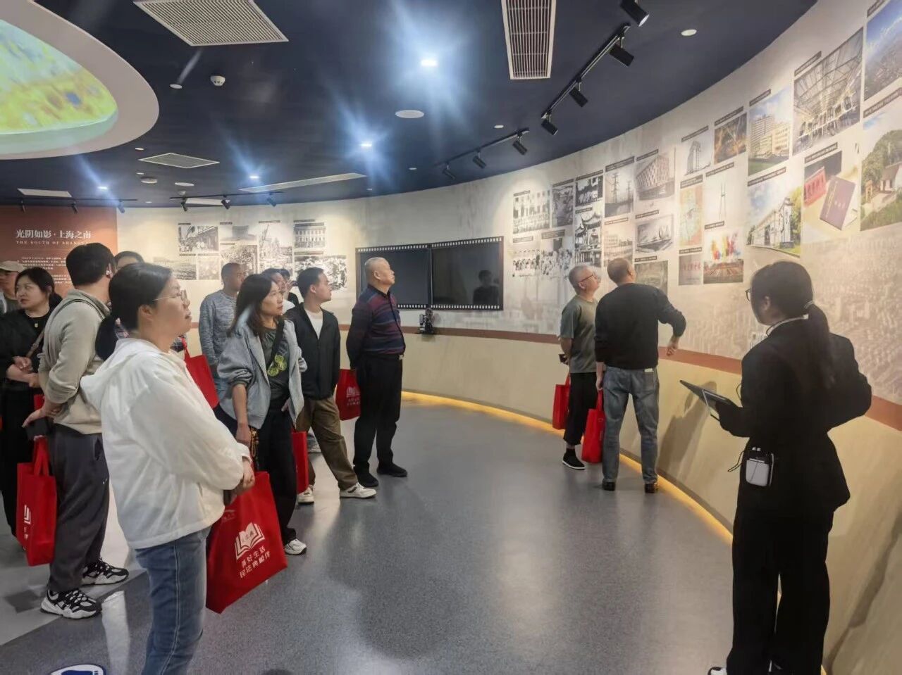 红色课堂+法治集市，南桥镇这样“典”亮五月丨法润贤城 惠企惠民