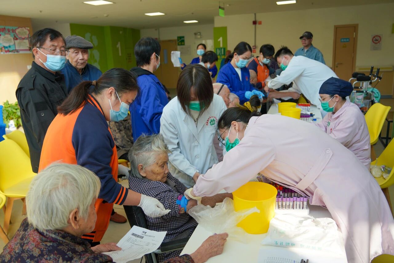 暖心体检上线!80+老人笑着赞“安心”→