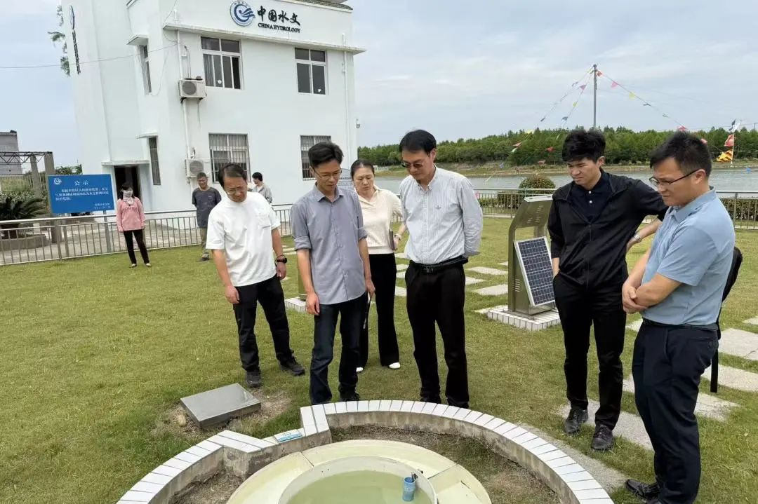 市水文总站检查指导奉贤水文汛前防汛测报及安全生产工作