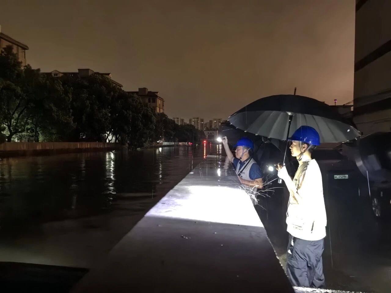 多方协同  科技赋能——区黄浦江防汛墙管理所全力打好黄浦江高潮位防御攻坚战