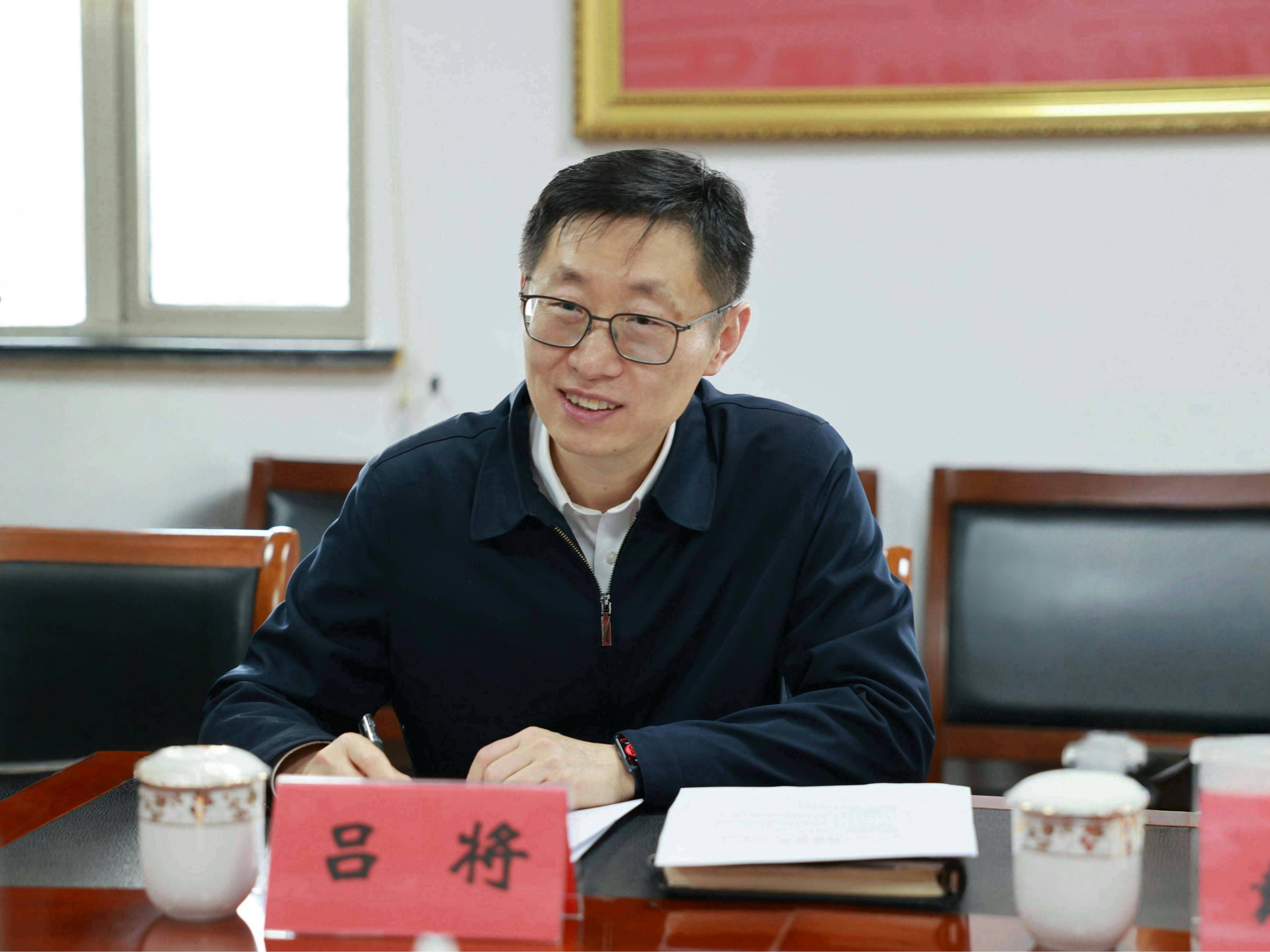 区委常委、宣传部部长吕将赴区统计局调研工作
