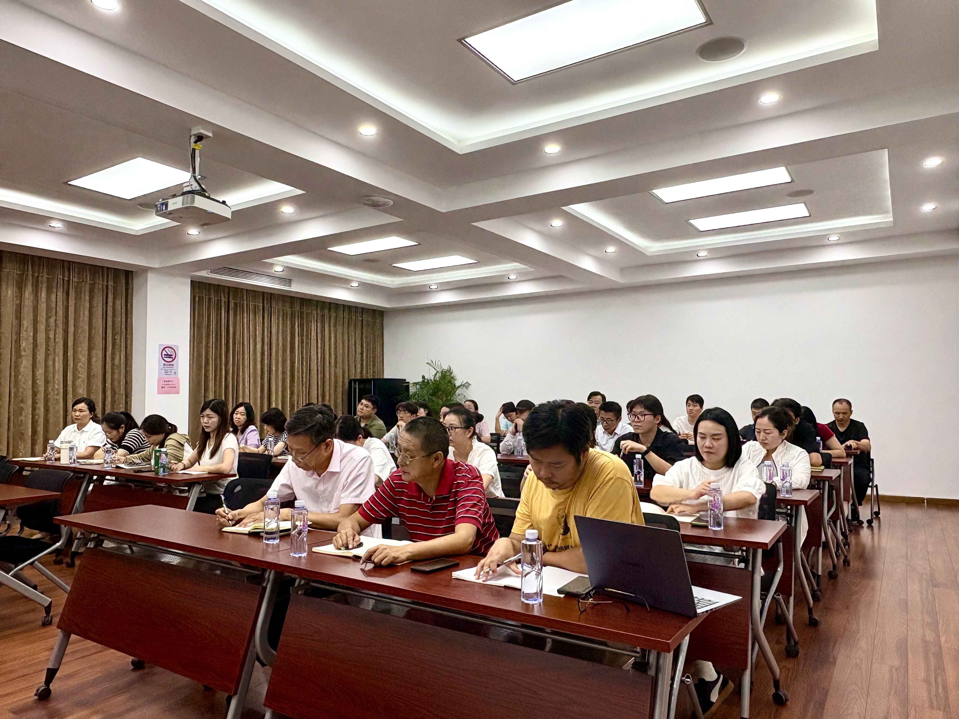紧扣节点优化配置 强化指导确保质效——奉贤区召开2025年全国1%人口抽样调查工作街镇沟通会
