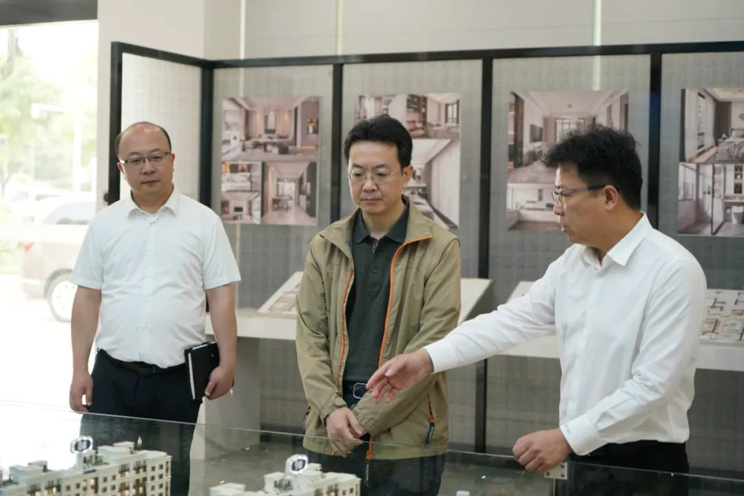 王益群赴南桥镇调研_图片新闻