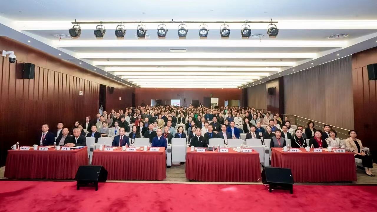 奉贤区卫生健康工作党委受邀在2025年党建引领卫生健康系统思想政治工作经验交流会暨“一地一品”案例分享会中作分享发言