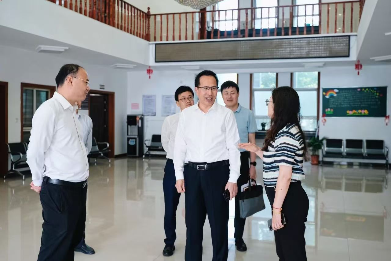 区委副书记唐晓腾赴西渡街道走访调研