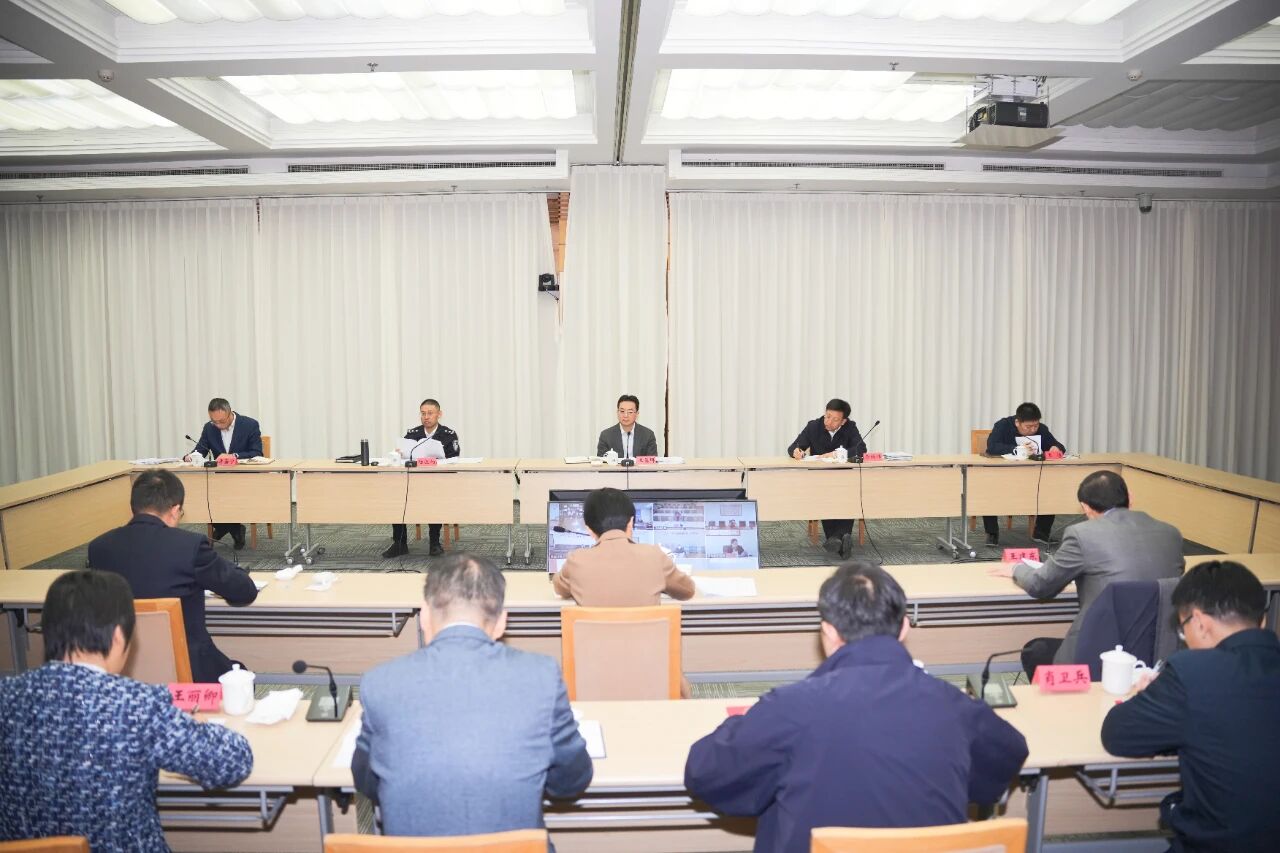 区政府常务会议邀请公众代表参与审议关于加强美丽幸福河湖建设工作的议题