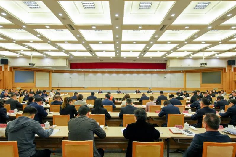 奉贤区召开2026年庆祝“五一”国际劳动节座谈会
