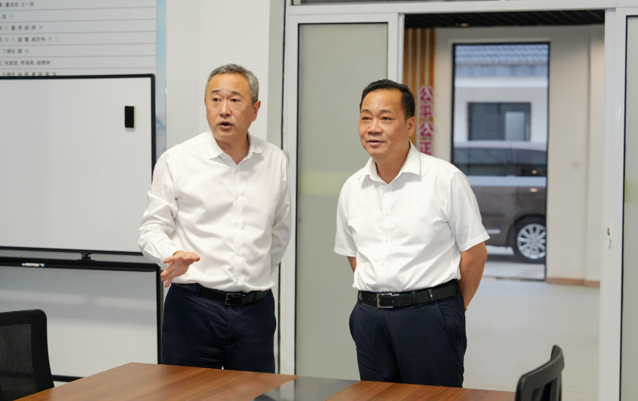 进一步建集群、强生态、提能级！区领导调研金汇镇 