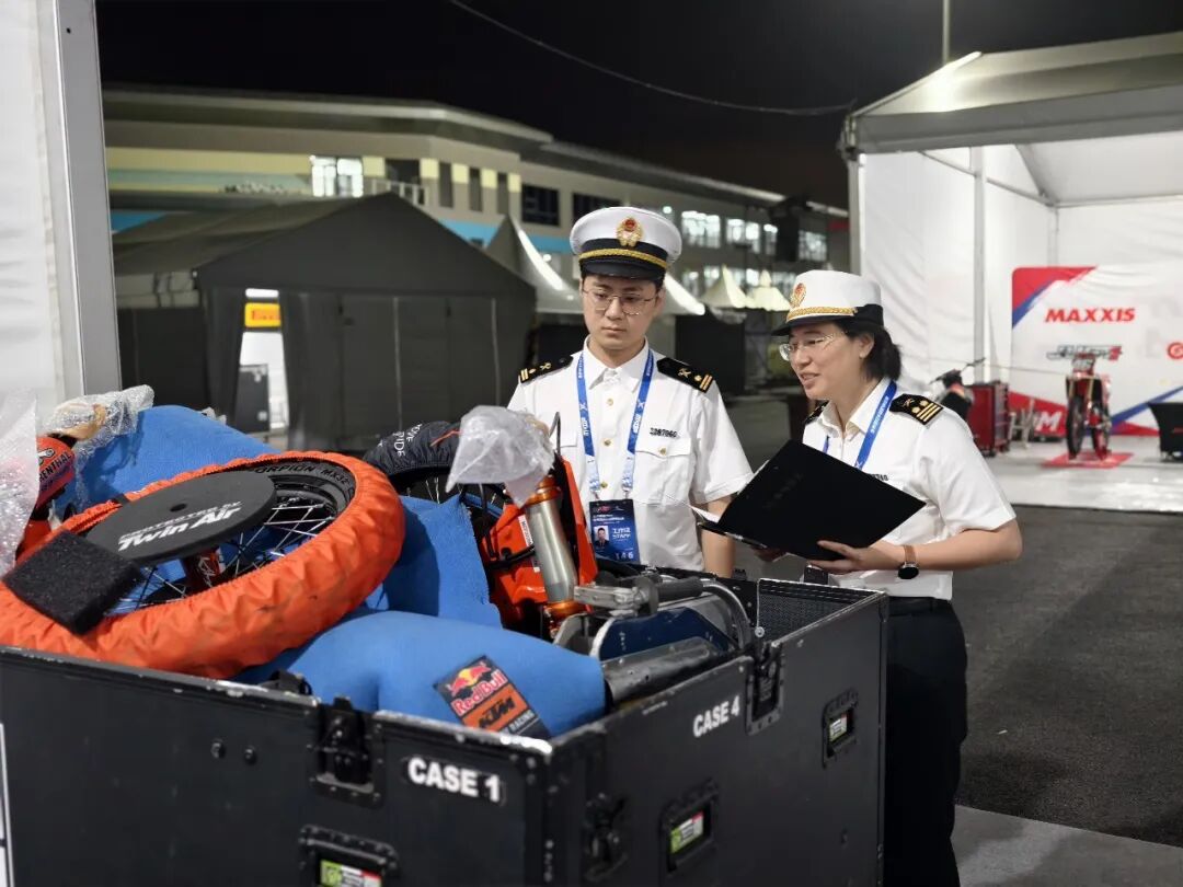 数十吨赛用物资全部就位！奉贤海关护航2026MXGP上海站高效通关