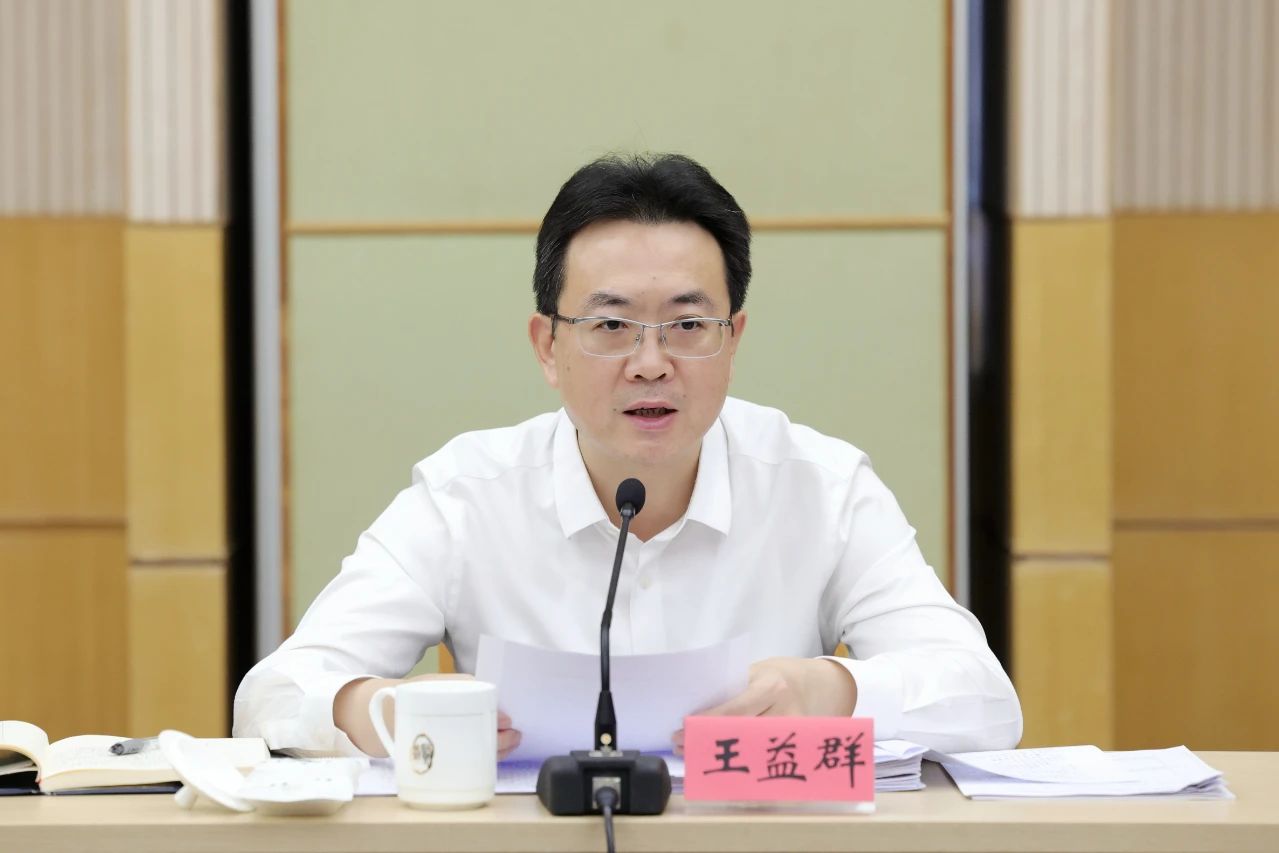 区政府常务会议邀请公众代表参与审议《奉贤区关于加强农村房屋建设管理的实施意见》相关工作   
